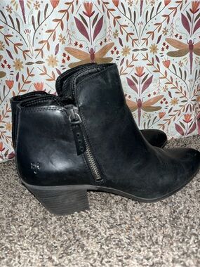 Frye Judith Zip Ankle Bootie Size Women’s 9.5